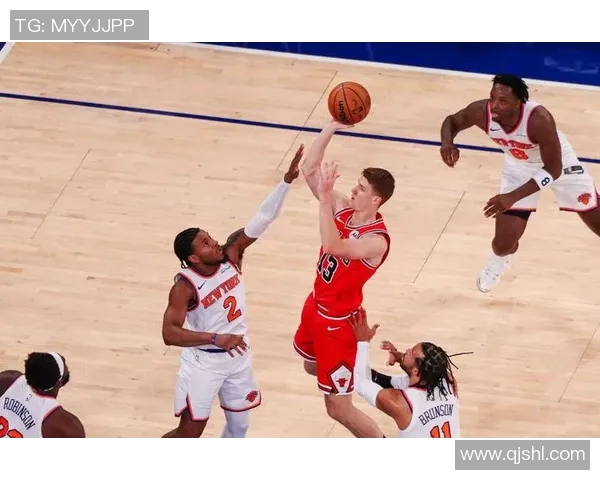 阿努诺比砍下31分助力尼克斯战胜雄鹿雄鹿遭遇三连败困境